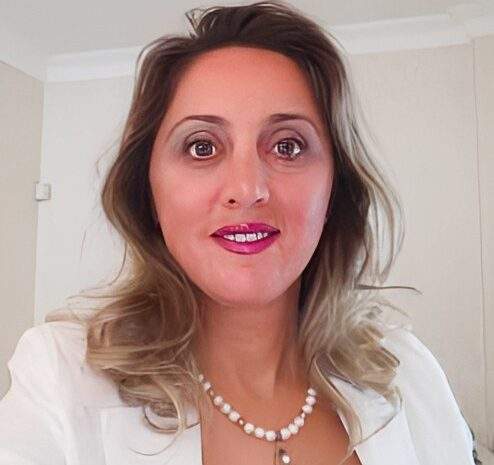 Prof. Dr. Esra Akkol